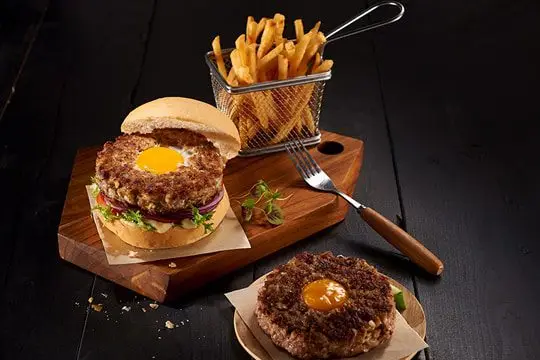Burger trứng g&agrave; &aacute;p chảo