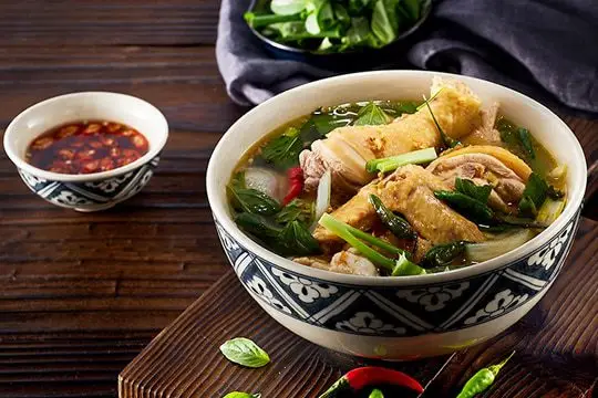 Cách làm canh gà lá quế vị lạ mà ngon, ai ăn cũng khen