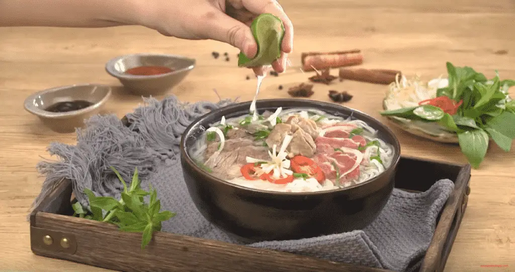 Cách nấu phở bò bắp hoa cả nhà ai cũng tắm tắc khen ngon