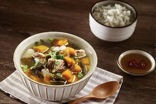 canh sườn b&iacute; đỏ rong biển
