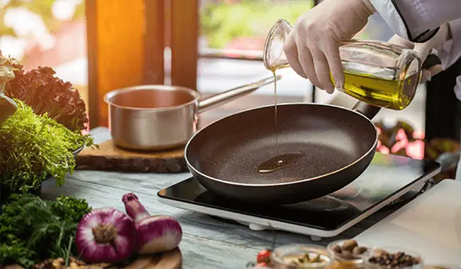 Chuy&ecirc;n gia bật m&iacute; g&igrave; về việc sử dụng dầu ăn đ&uacute;ng c&aacute;ch?