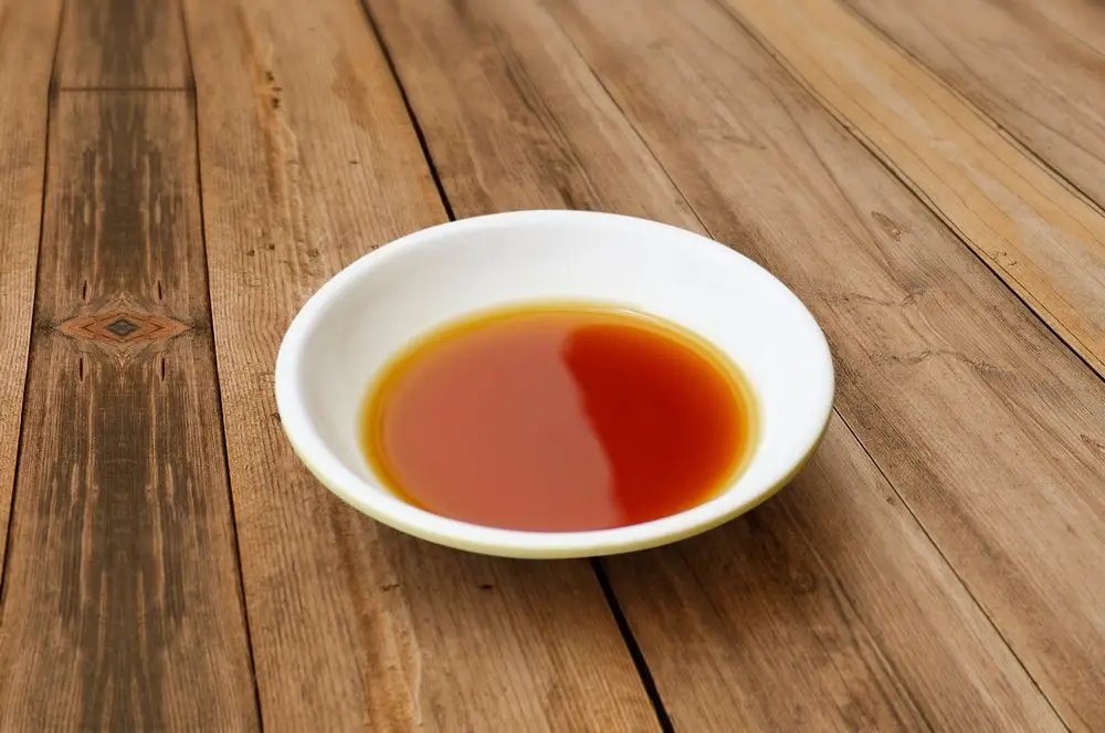 Nước mắm l&agrave; gia vị truyền thống l&agrave;m từ thịt hải sản