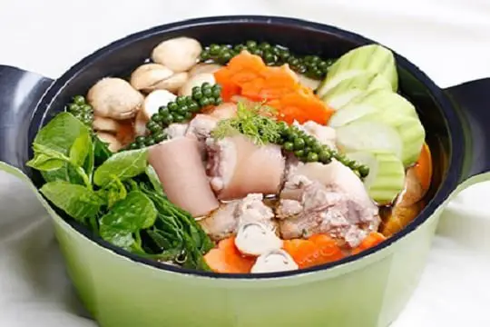 201304250240410000003 mon ngon moi ngay lau duoi heo tieu xanh 1