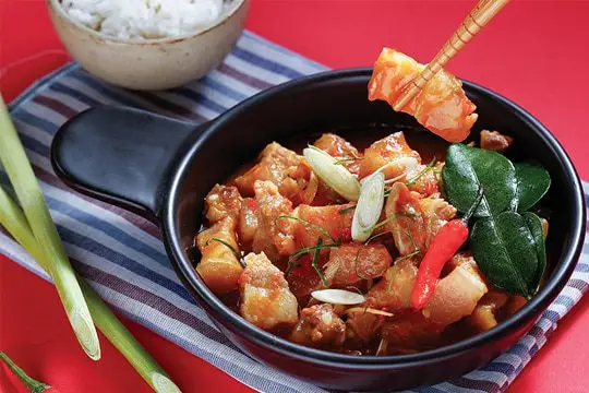 Thịt ba chỉ rim thêm chanh sả ngon bất ngờ ngày thường