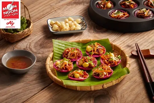 Bánh khọt lá cẩm nhân nấm hạt sen: Món chay ngon mới lạ
