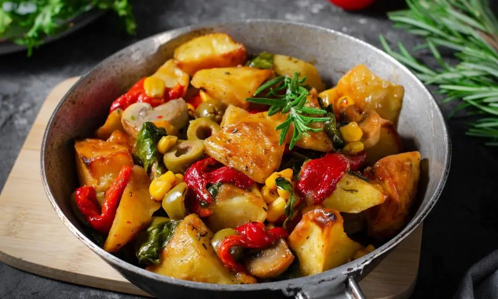 Chay kho thập cẩm l&agrave; m&oacute;n ăn gần như ho&agrave;n chỉnh về cả hương vị lẫn dinh dưỡng