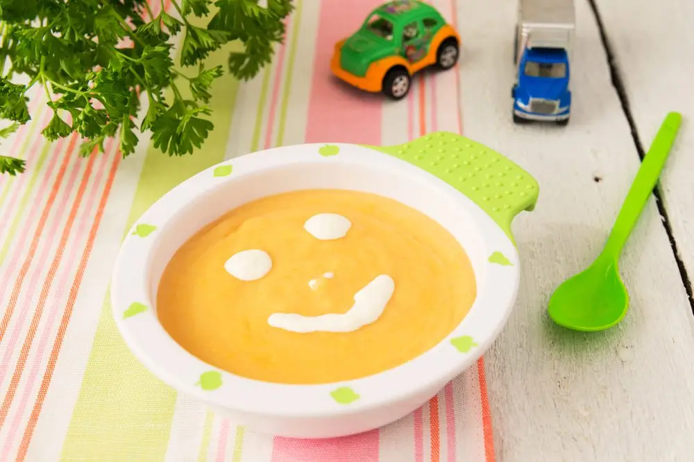 Ba mẹ c&oacute; thể kết hợp đa dạng thực phẩm trong m&oacute;n ăn dặm cho b&eacute; 7 th&aacute;ng tuổi