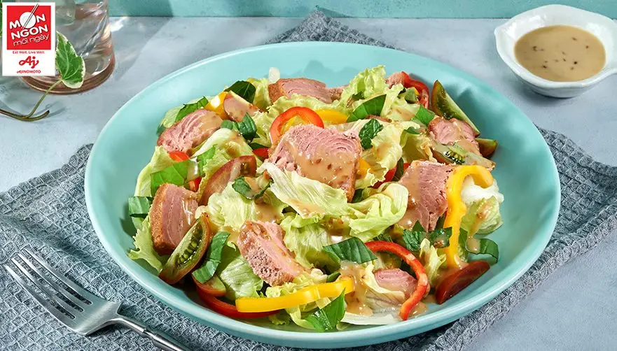 salad c&aacute; ngừ rau thơm