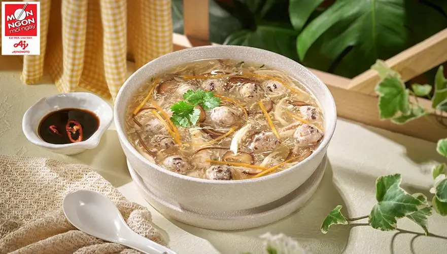s&uacute;p g&agrave; mọc nấm hương