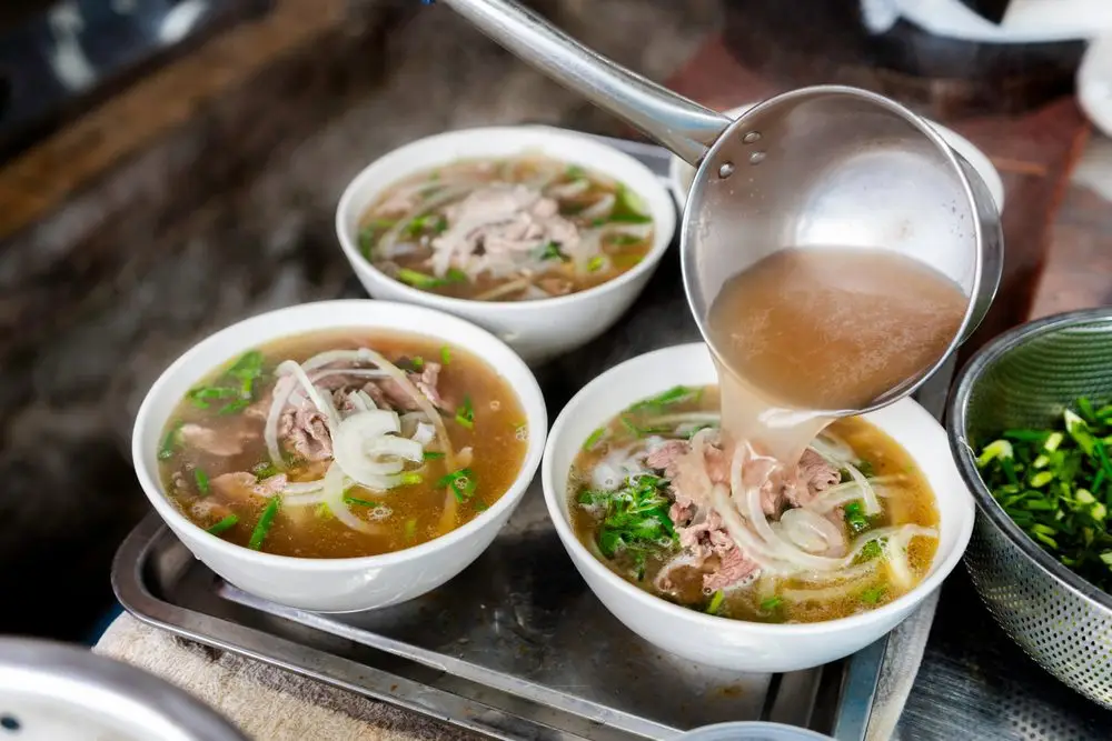 Phở m&oacute;n ăn s&aacute;ng phổ biến v&agrave; c&agrave;ng được ưa chuộng nhờ sự ấm &aacute;p v&agrave;o ng&agrave;y đ&ocirc;ng