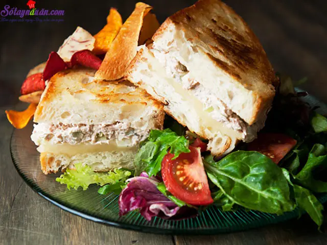 c&aacute;ch l&agrave;m b&aacute;nh m&igrave; kẹp c&aacute; ngừ 10