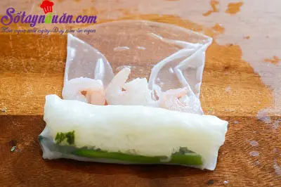 C&aacute;ch l&agrave;m gỏi cuốn chấm sốt bơ đậu phộng ngon m&ecirc; mẩn 13