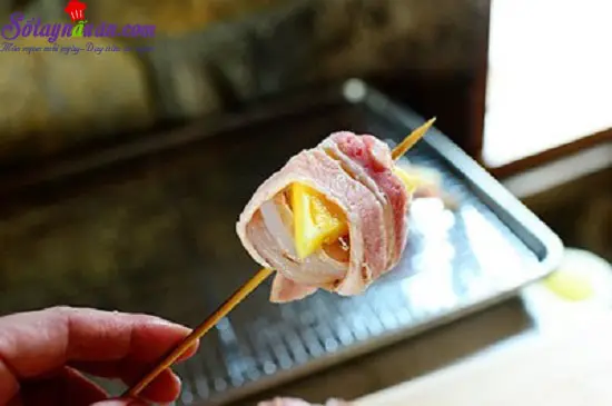 c&aacute;ch l&agrave;m t&ocirc;m xi&ecirc;n dứa nướng đon giản 11