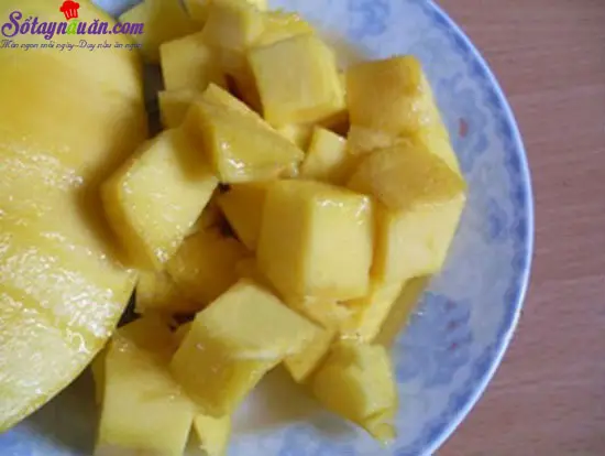 c&aacute;ch l&agrave;m sinh tố xo&agrave;i với sữa tươi 4