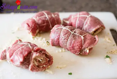 Thịt b&ograve; cuộn braciole ăn với pasta kiểu &Yacute; 4
