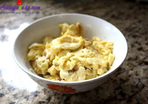 c&aacute;ch l&agrave;m trứng chưng c&agrave; chua 3