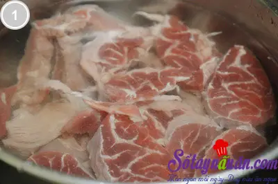 Ch&aacute;o hạt sen nấu c&ugrave;ng bắp b&ograve; 1