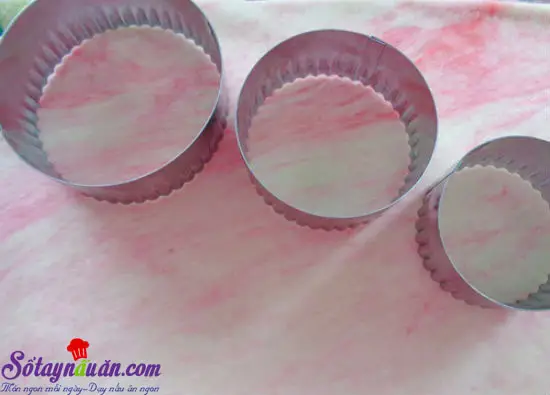 c&aacute;c bước l&agrave;m b&aacute;nh bao hoa hồng 3