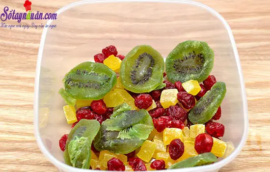 C&aacute;ch l&agrave;m m&oacute;n b&aacute;nh rượu rum tr&aacute;i c&acirc;y 1