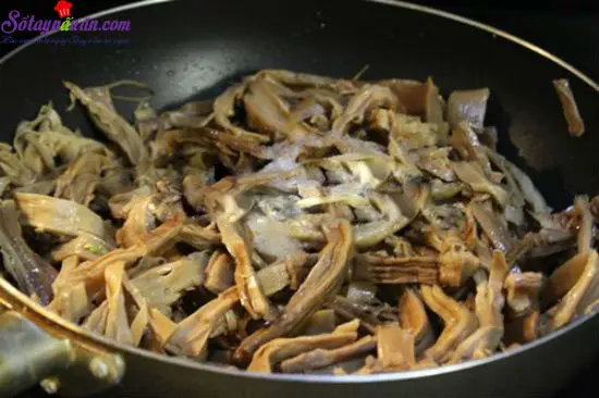 hướng dẫn l&agrave;m canh măng m&oacute;ng heo 5
