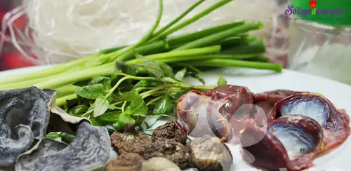 c&aacute;ch l&agrave;m miến nấu l&ograve;ng g&agrave;