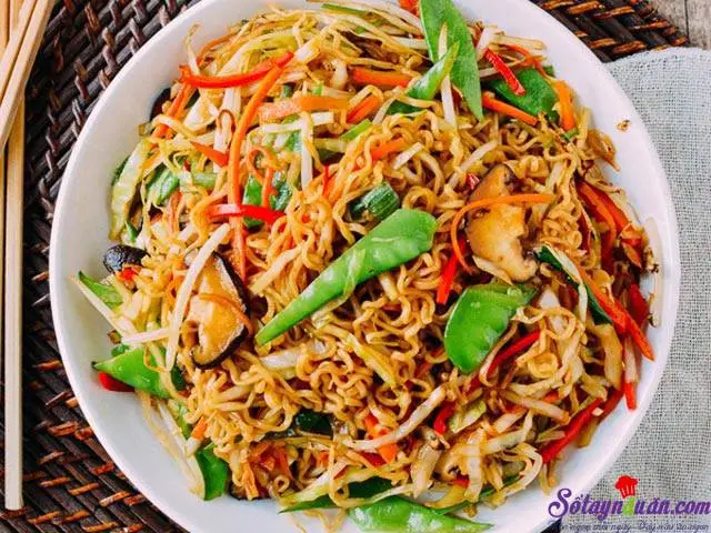 Hướng dẫn cách làm mì xào thập cẩm đơn giản ngon hết nức