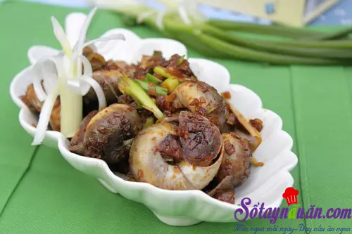 Hướng dẫn cách làm ốc mỡ xào sa tế siêu cay ngon