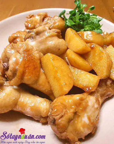 C&aacute;ch l&agrave;m m&oacute;n g&agrave; hầm khoai t&acirc;y