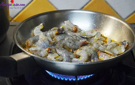 C&aacute;ch l&agrave;m t&ocirc;m x&agrave;o cay đơn giản m&agrave; ngon 3