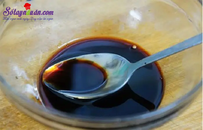 Hướng dẫn l&agrave;m g&agrave; nướng m&egrave; si&ecirc;u hấp dẫn bằng nồi cơm điện 1