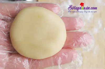 Mẹo nặn nh&acirc;n b&aacute;nh nướng đ&uacute;ng c&aacute;ch cho b&aacute;nh th&ecirc;m ngon 4