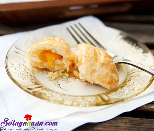 Bánh xếp nhân đào