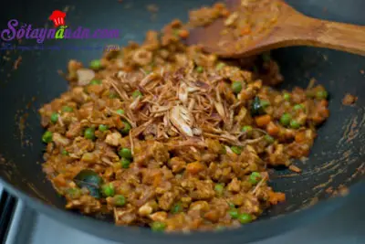 C&aacute;ch l&agrave;m b&aacute;nh gối c&agrave; ri g&agrave; thơm ngon kh&oacute; cưỡng 8