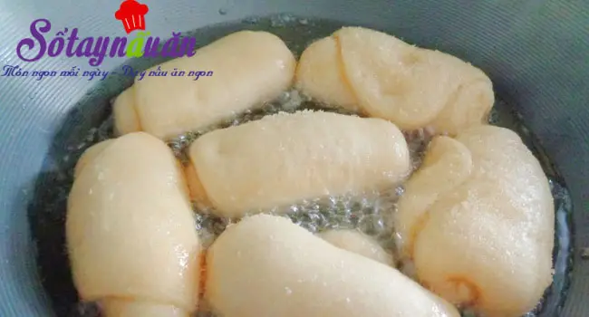 B&aacute;nh m&igrave; chi&ecirc;n nh&acirc;n kem custard 11