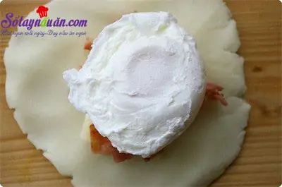 C&ocirc;ng thức cho khoai t&acirc;y bọc trứng b&eacute;o ngậy thơm ngon 4