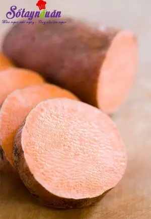 bước chế biến b&aacute;nh khoai lang 1