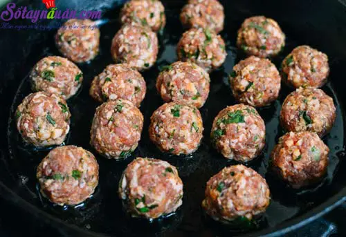 C&aacute;ch l&agrave;m b&aacute;nh m&igrave; kẹp thịt vi&ecirc;n chi&ecirc;n 5