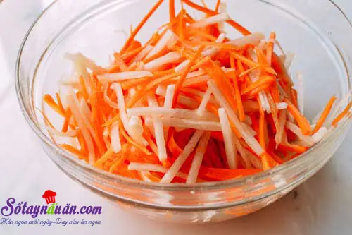 C&aacute;ch l&agrave;m b&aacute;nh m&igrave; kẹp thịt vi&ecirc;n chi&ecirc;n 1