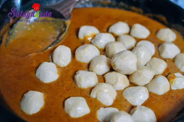 C&aacute;ch l&agrave;m chả c&aacute; vi&ecirc;n sốt c&agrave; ri 2