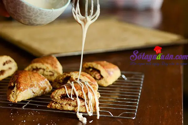 Hướng dẫn l&agrave;m b&aacute;nh scones hương quế gi&ograve;n tan thơm ngon 13