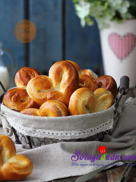 Tự làm bánh ngọt trái tim tặng người ấy
