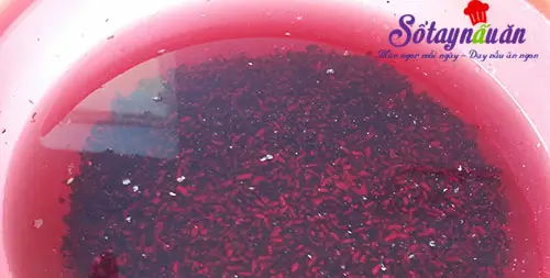 C&aacute;ch l&agrave;m sữa chua nếp cẩm si&ecirc;u dễ si&ecirc;u ngon 1