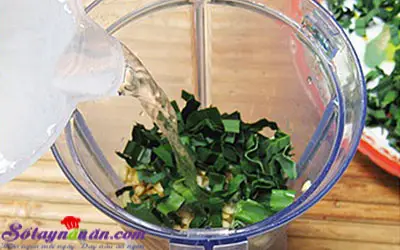 C&aacute;ch l&agrave;m sữa đậu n&agrave;nh l&aacute; dứa cho thời tiết se lạnh 5