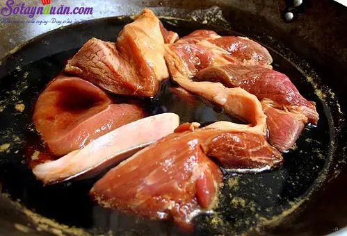 Hướng dẫn c&aacute;ch l&agrave;m thịt x&aacute; x&iacute;u ngon kh&oacute; cưỡng 3