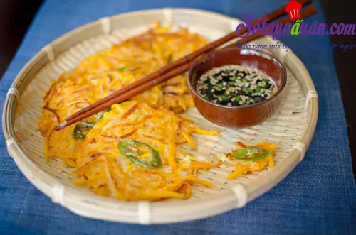 Bánh bí đỏ rán ngon ngọt