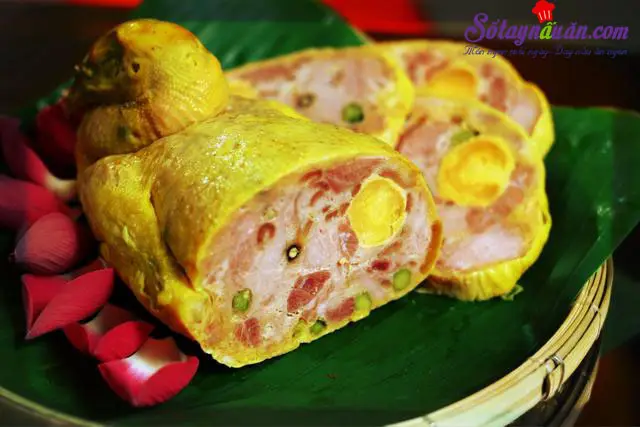 Gà rút xương nhồi jambon: Công thức chế biến độc đáo