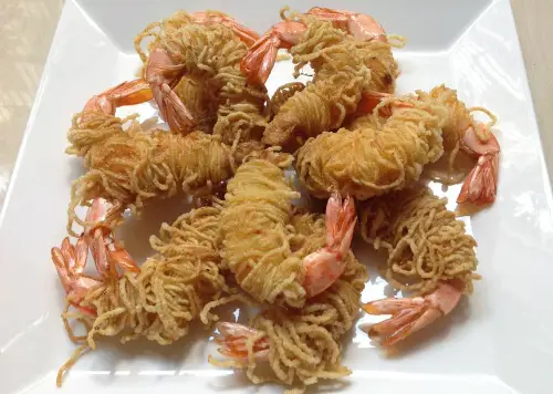 Ăn gì tối nay? Thử ngay tôm cuốn mì sợi giòn tan, hấp dẫn!