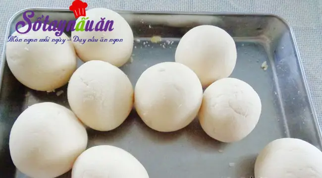 C&aacute;ch l&agrave;m b&aacute;nh r&aacute;n nh&acirc;n đậu xanh thơm ngon hết sẩy