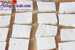 C&aacute;ch l&agrave;m đậu phụ sốt vừng xi&ecirc;n que cực thơm ngon 1