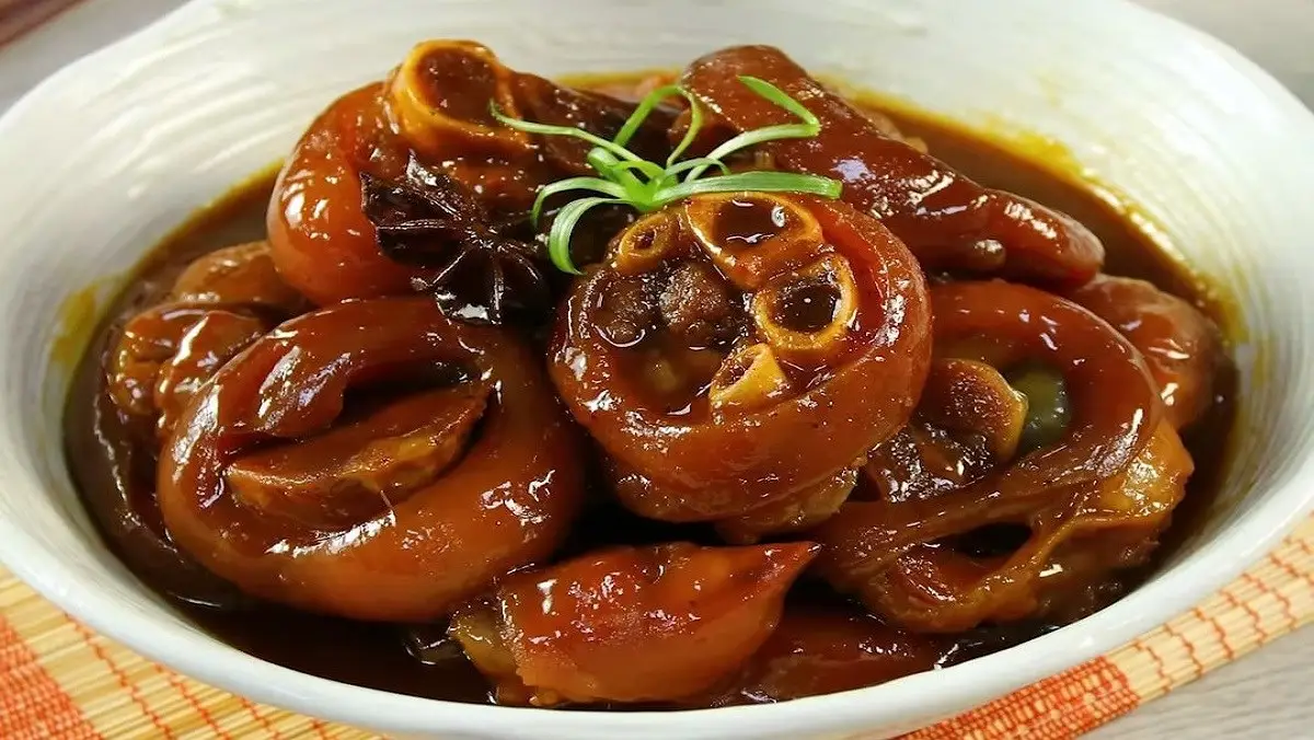 C&aacute;ch l&agrave;m gi&ograve; heo hầm coca kh&ocirc;ng cần nước tương